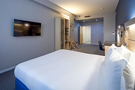 Standard Double Room with Free Breakfast - Accessible
