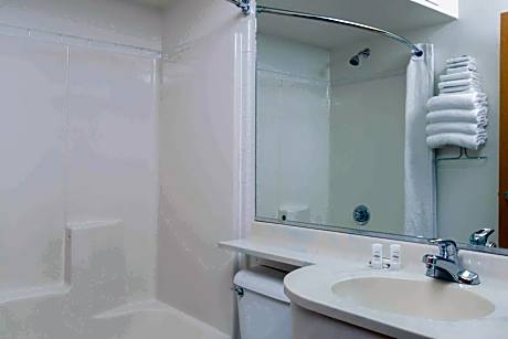 Baymont Inn & Suites by Wyndham Anchorage Airport