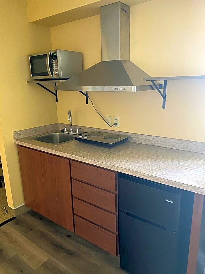 Super 8 by Wyndham Jackson MN