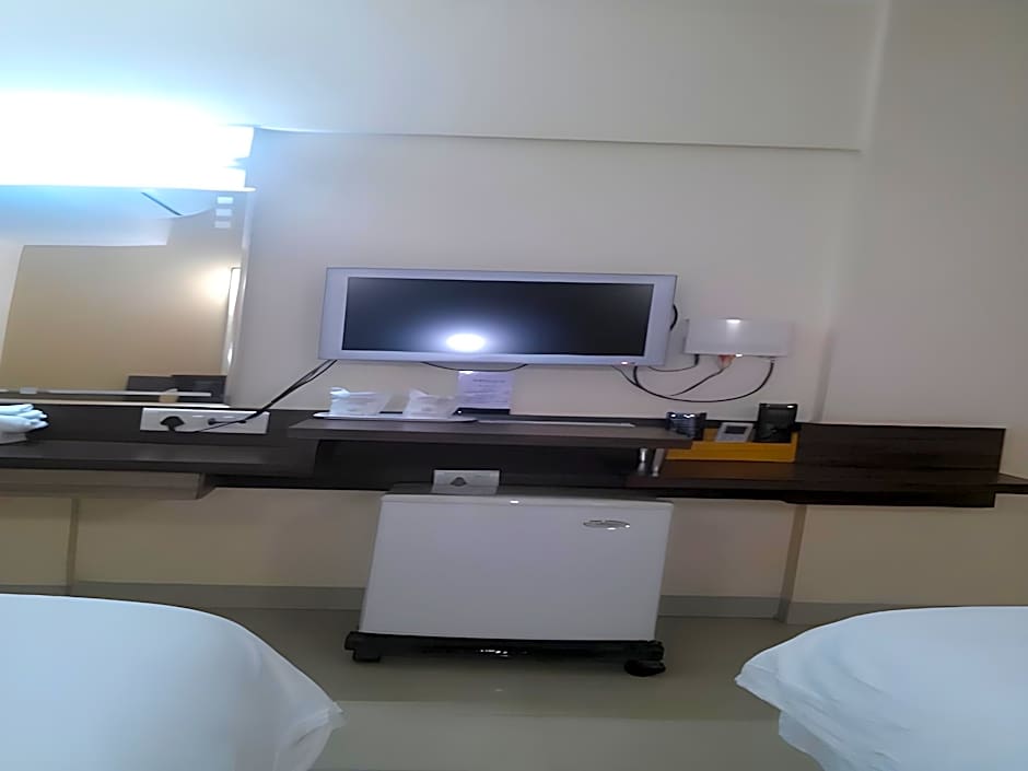 Hotel Savshanti Towers