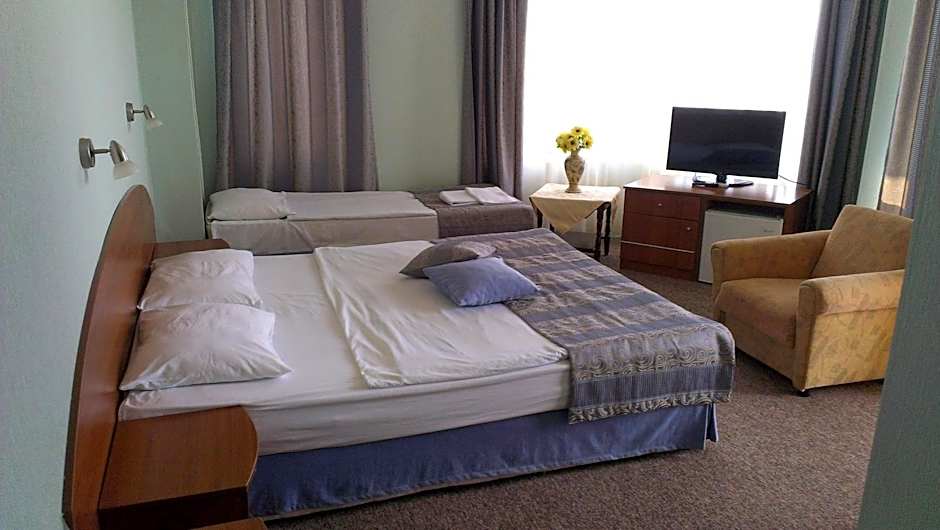 Family Hotel Lazuren Briag