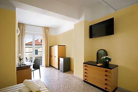 Double or Twin Room with City View