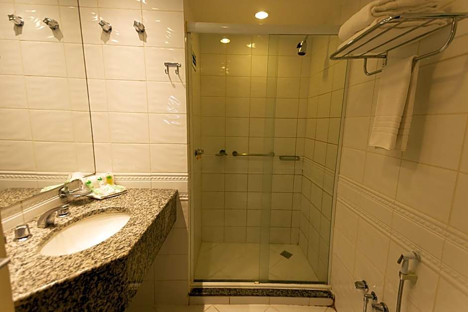Master Porto Alegre Hotel - Av Carlos Gomes, Proximo ao Consulado Americano