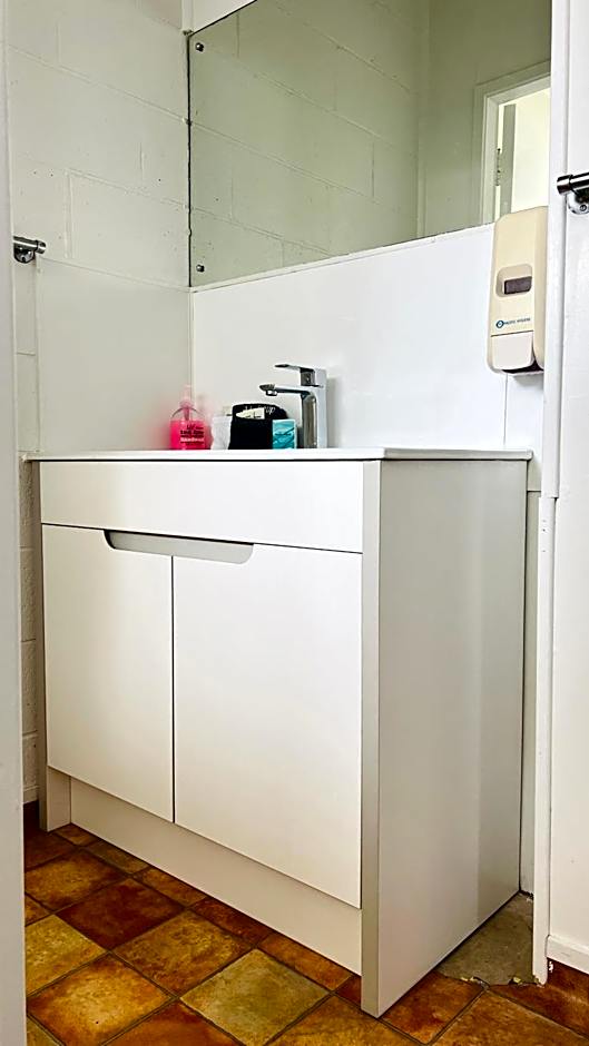 18th Avenue Thermal Motel