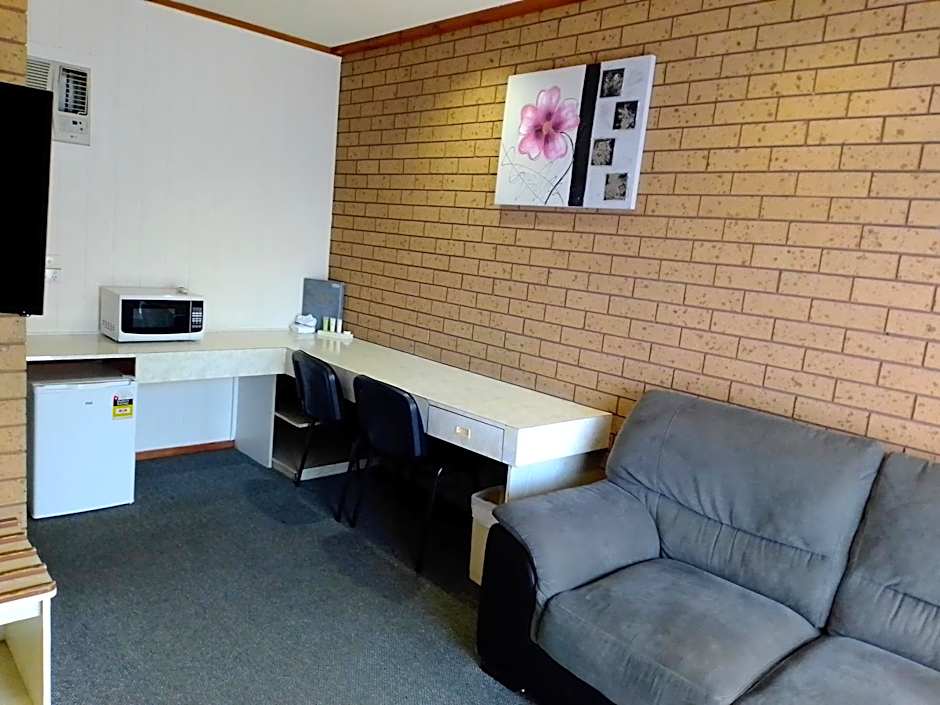 Country Home Motor Inn