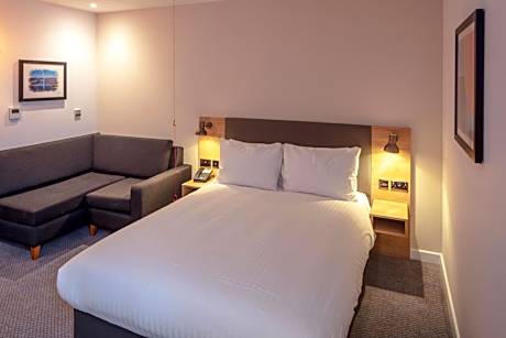 Queen Room - Accessible