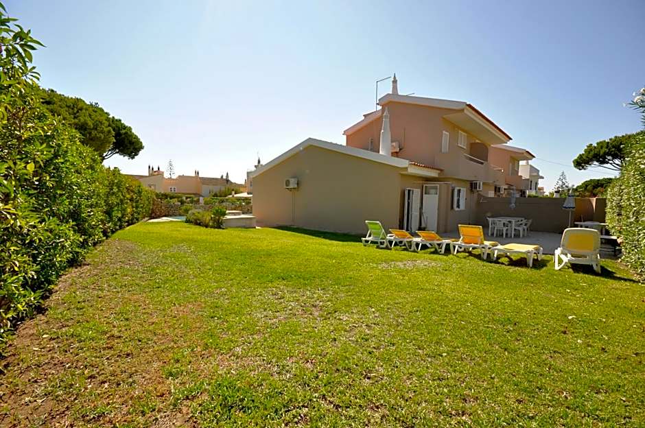 Stylish and well-equipped, private pool, close to amenities, free AC Wifi