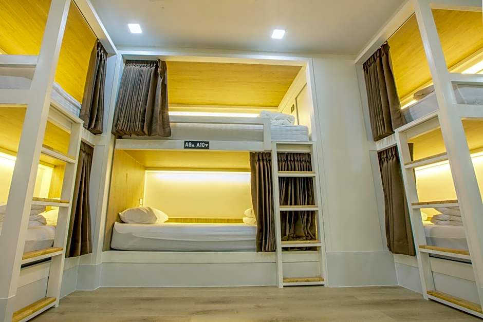 Foto 1 daripada 20 — Mixed Dormitory Room