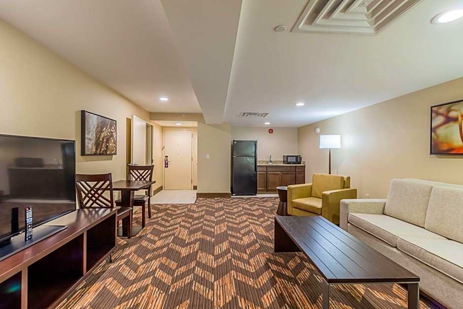 DoubleTree by Hilton Lawrence