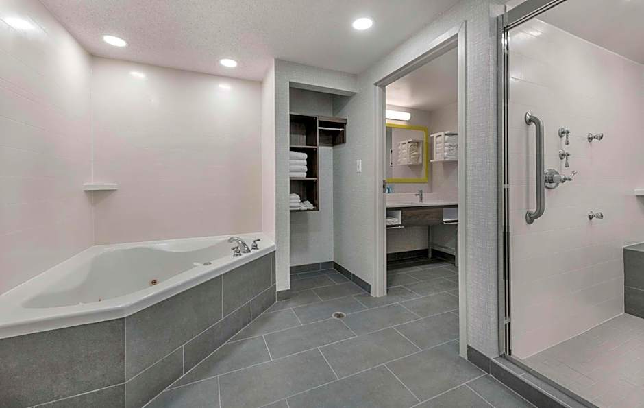 Hampton Inn By Hilton & Suites Burlington