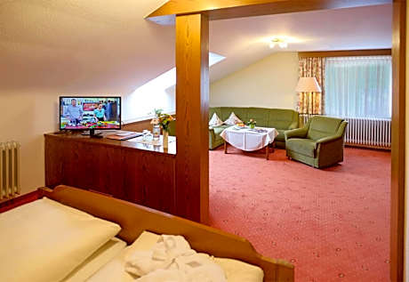 Apartment with Shower Annex