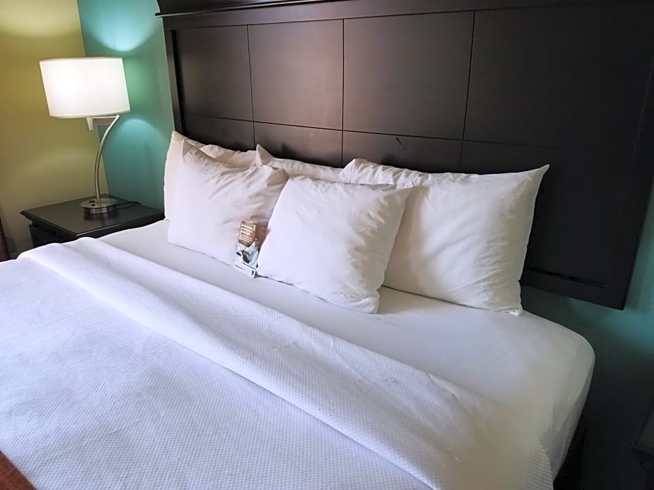 Comfort Suites Topeka Northwest