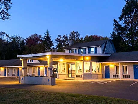 POCONO NIGHT LODGE