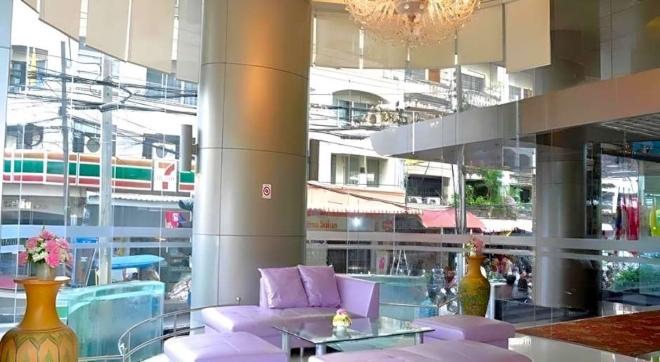 Mayflower Grande Hotel