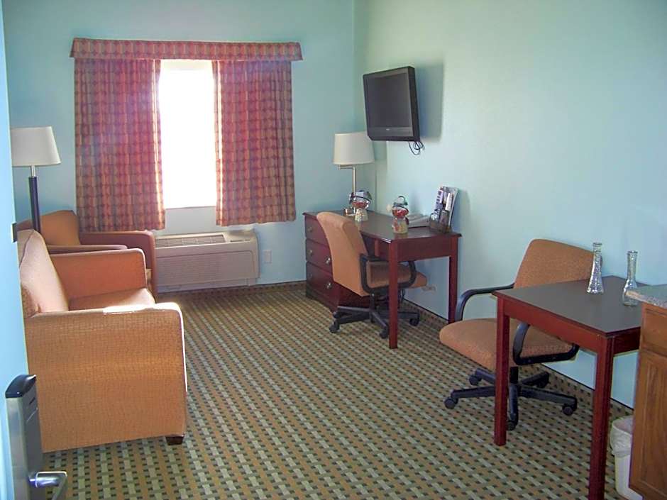 Days Inn & Suites by Wyndham Columbus NE