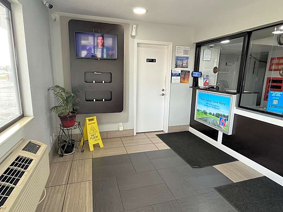 Motel 6-Wichita, KS - AIRPORT