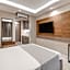Montenegro Lodge
