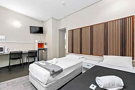 Queen Room (Non Pet Friendly)