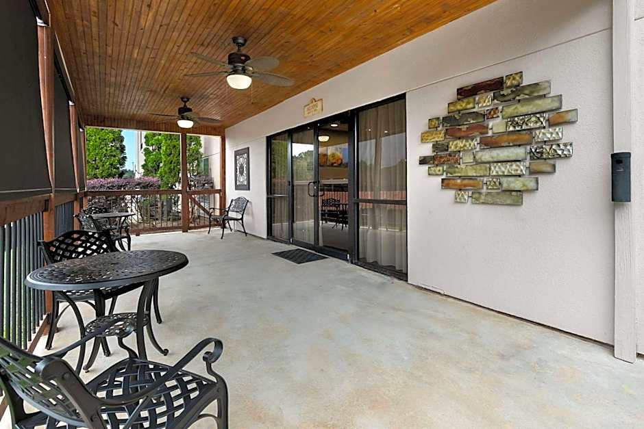 Comfort Suites Commerce