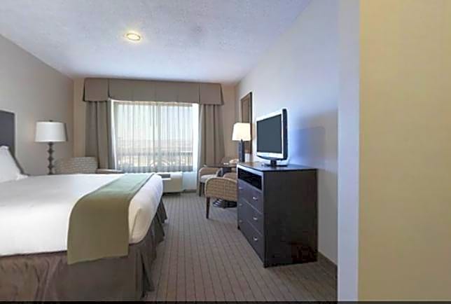 Holiday Inn Express Hotel & Suites Grants Milan By IHG