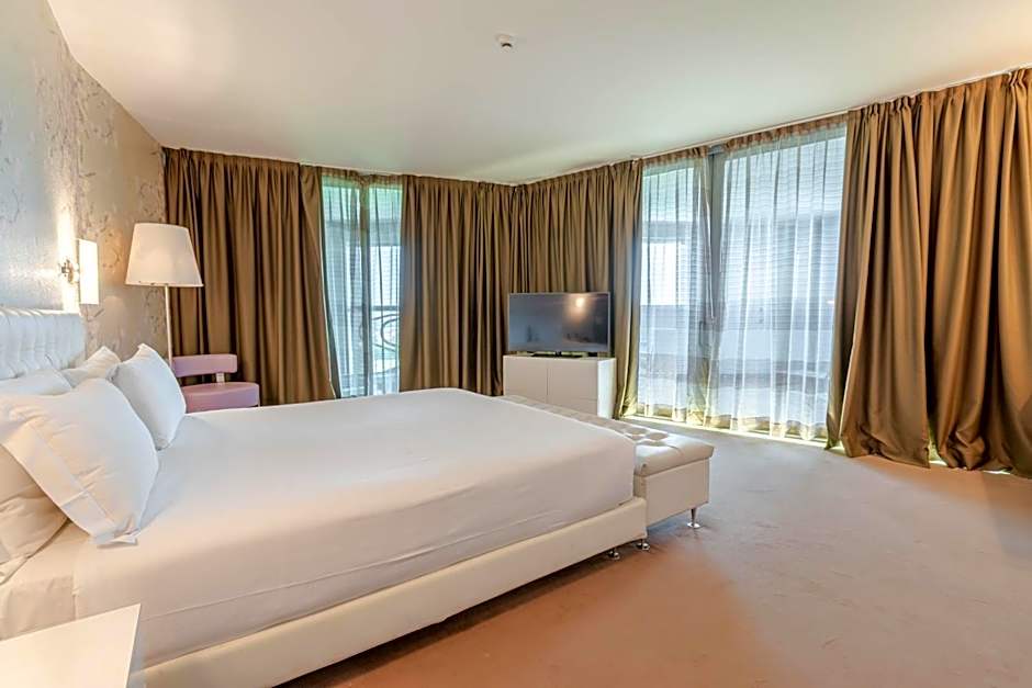 For You Hotel