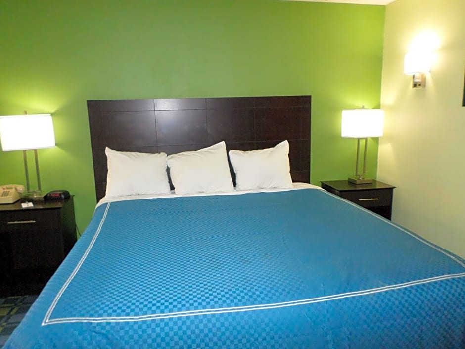 Travelodge by Wyndham Cleveland Lakewood