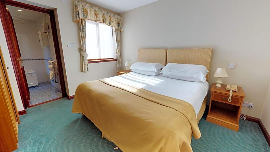 Elmers Court Hotel