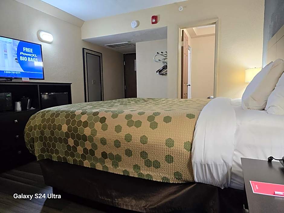 Econo Lodge Inn & Suites Mason City - Clear Lake