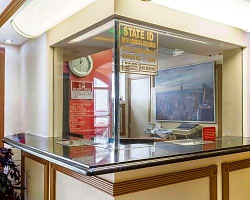 Econo Lodge South Ozone Park