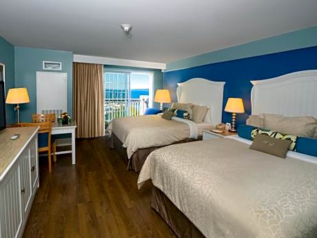 Queen Room with Patio and Lake View