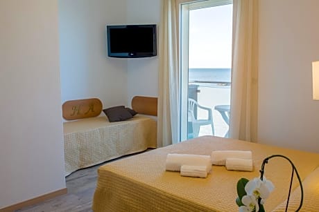 Double Room with Balcony and Sea View