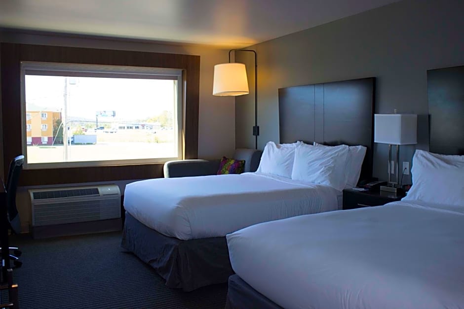 Holiday Inn Express and Suites Tahlequah By IHG