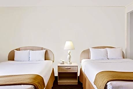 Deluxe Queen Room with Two Queen Beds - Disability Access - Non-Smoking