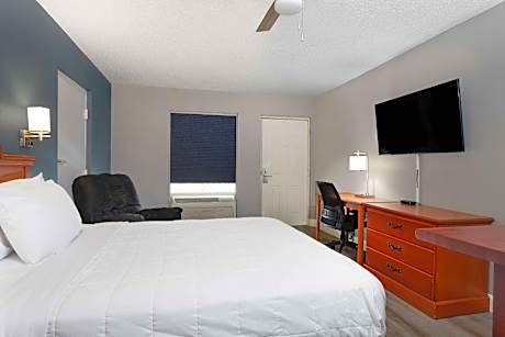 Deluxe Queen Room - Mobility Access/Non-Smoking