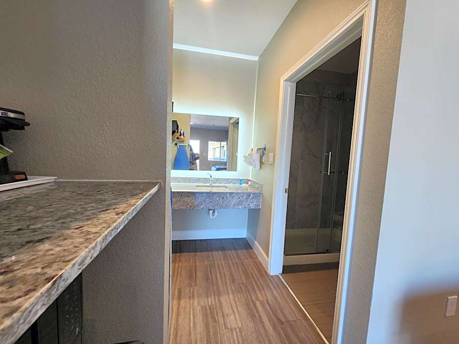 Days Inn & Suites by Wyndham La Porte