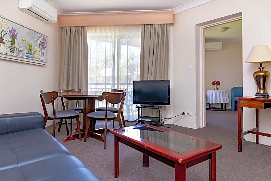 Charbonnier Motor Inn