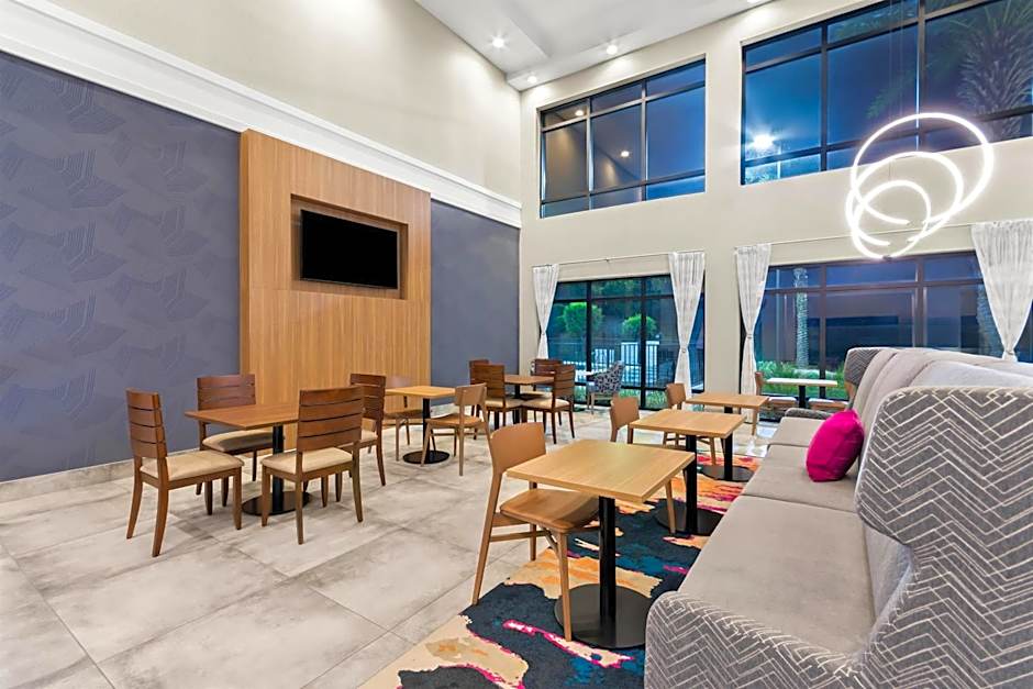 Hampton Inn By Hilton & Suites Pensacola/I-10 Pine Forest Road