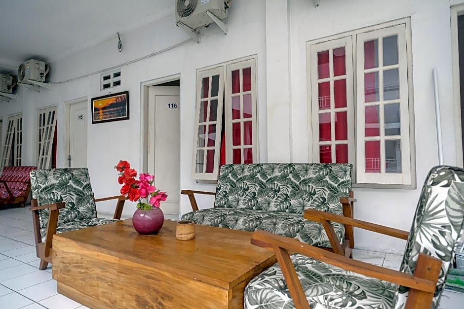 RedDoorz Plus near UMS Solo