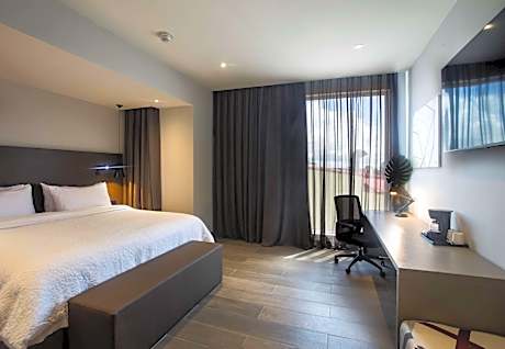 King Suite - Non-Smoking