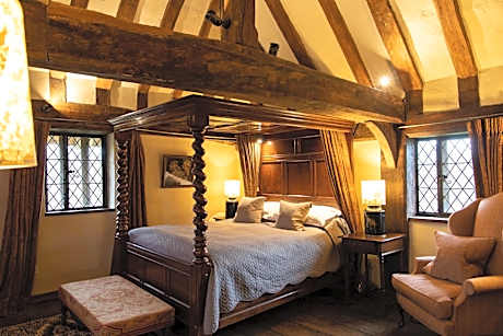 Feature Four Poster Room