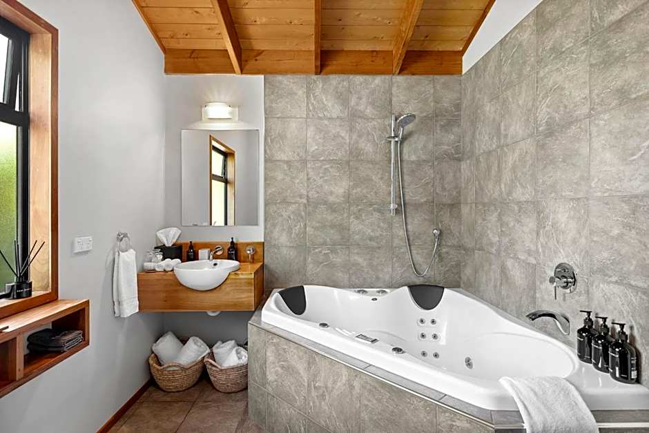 Adrift In Golden Bay- Absolute Beachfront Villas