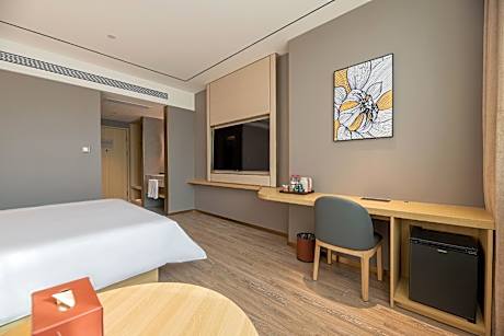 Huazhu - Yueruo Liujin Bed Room