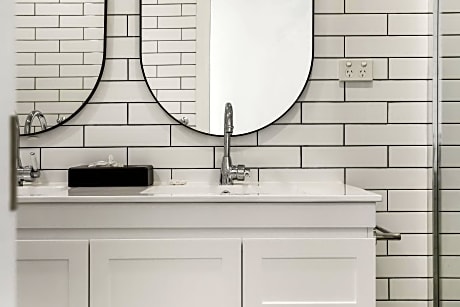 Queen Room with Private Bathroom