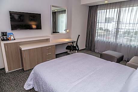 Queen Room - Non-Smoking