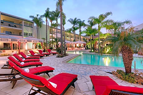 Atrium Hotel At Orange County Airport