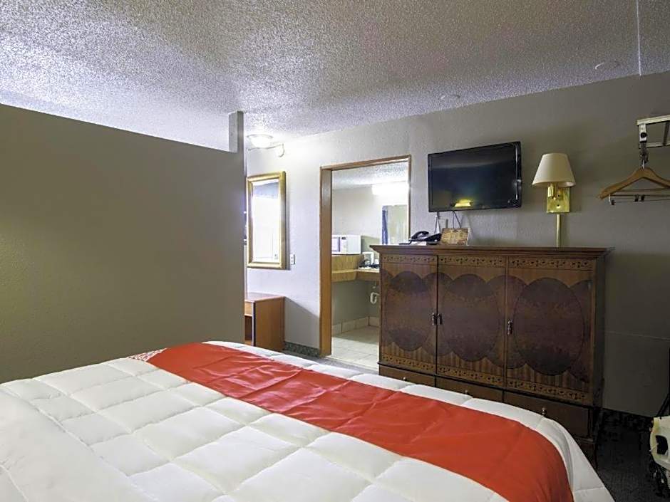 OYO Hotel Hutchinson West 4th Ave