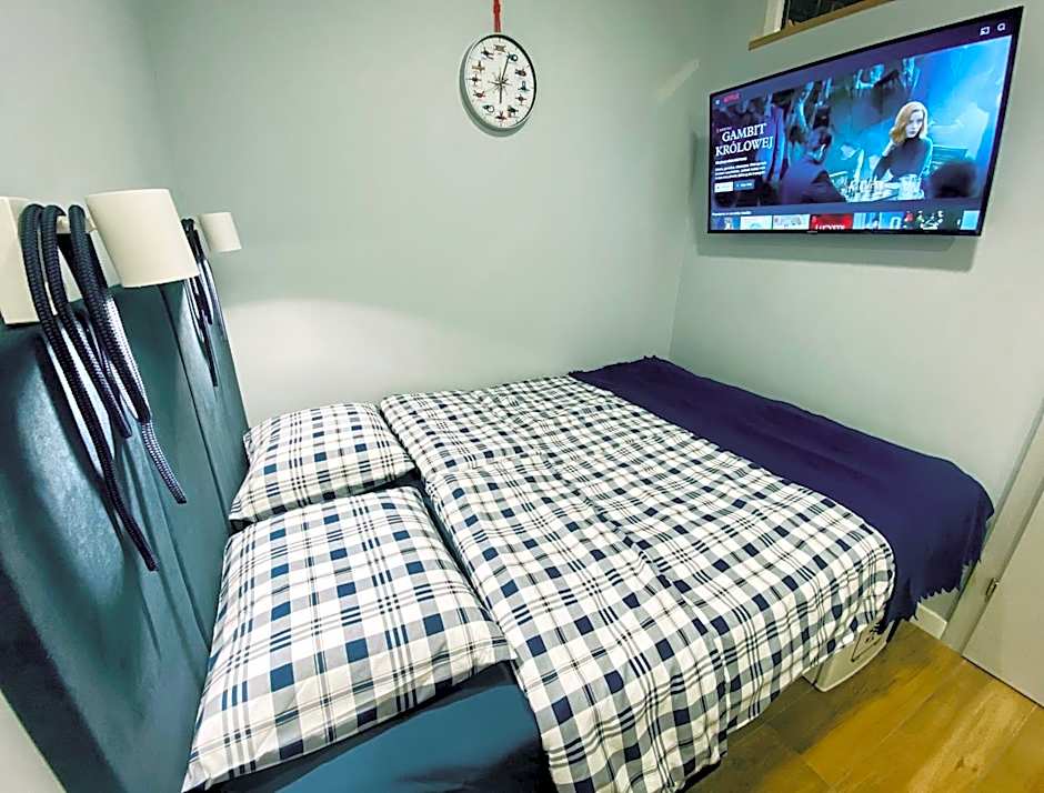 Thruster - Rooms, Kitchen, Chill-Out Zone-Netflix, Lobby-Netflix