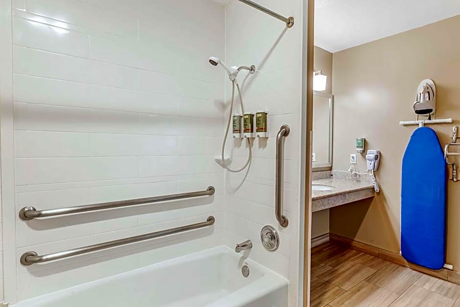 Best Western China Lake Inn