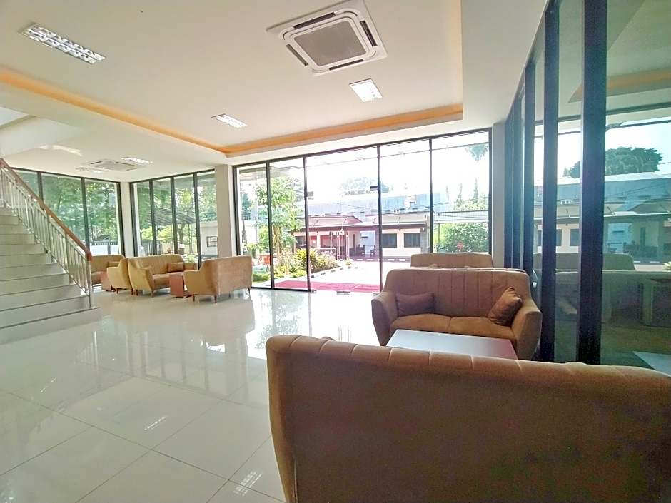Urbanview Wisma Wirasatya Akpol Semarang By RedDoorz – Semarang, IA