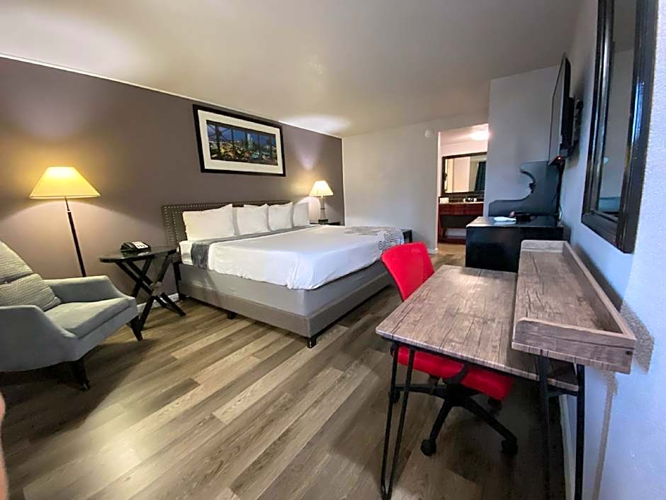 R Nite Star Inn and Suites -Home of the Cowboys & Rangers